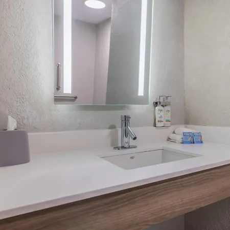Holiday Inn Express & Suites Kansas City Airport By Ihg Extérieur photo