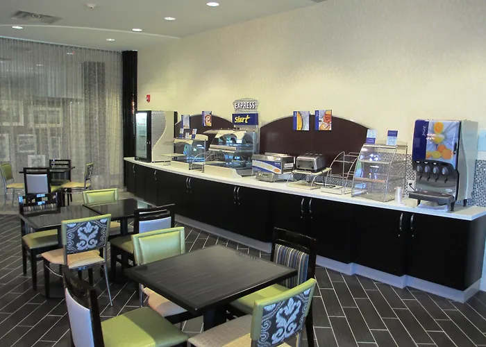 Holiday Inn Express & Suites Kansas City Airport By Ihg