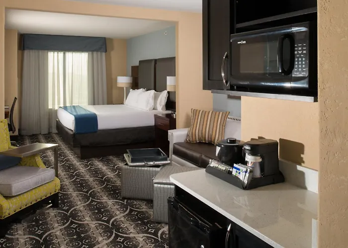 Holiday Inn Express & Suites Kansas City Airport By Ihg