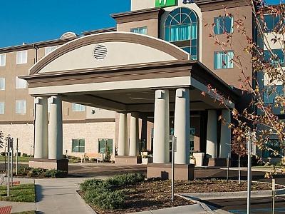 Hotel Express & Kansas Airport By Ihg 3*