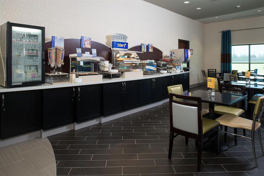 Express & Kansas Airport By Ihg Hotel Kansas City