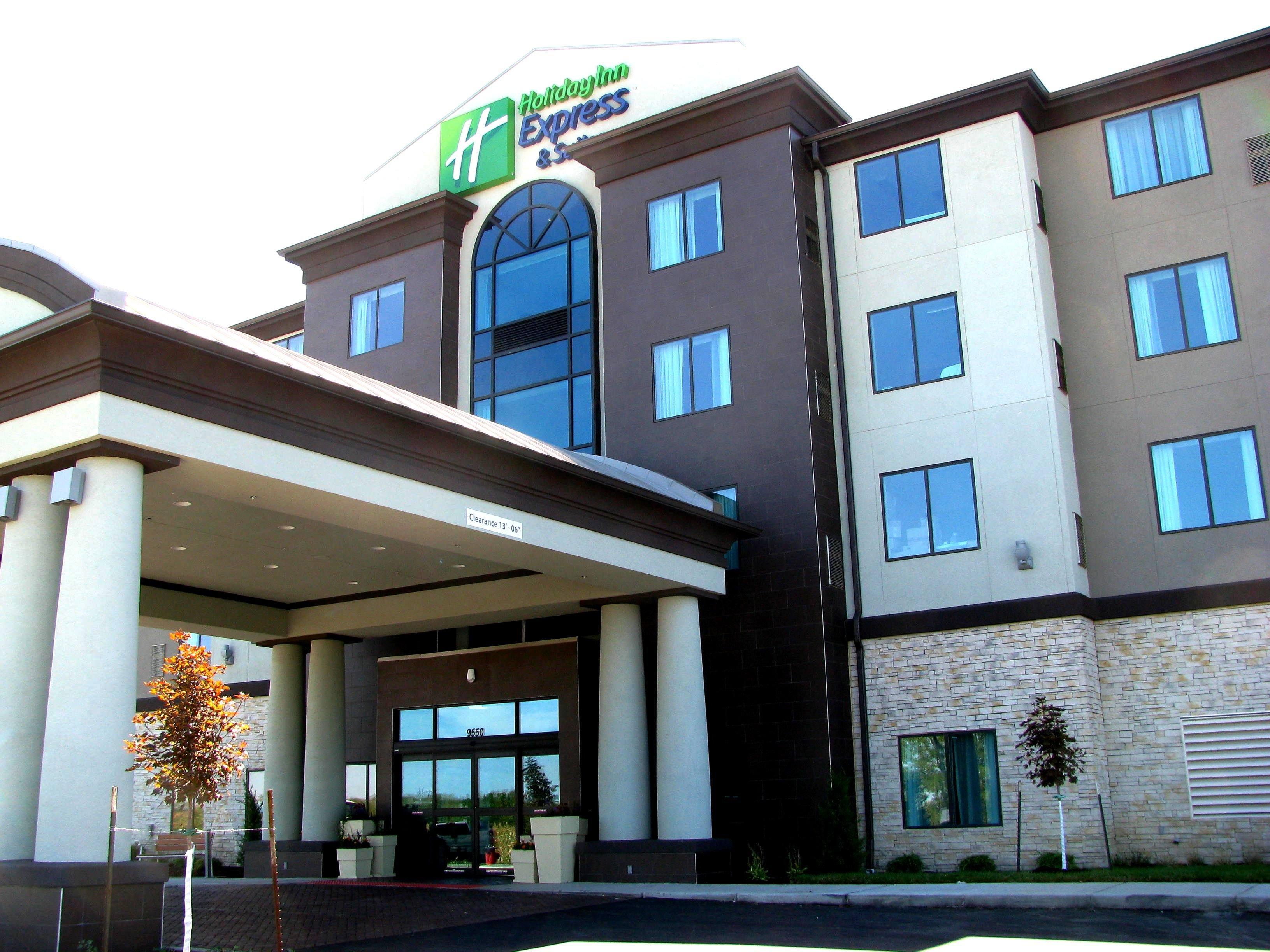 Express & Kansas Airport By Ihg