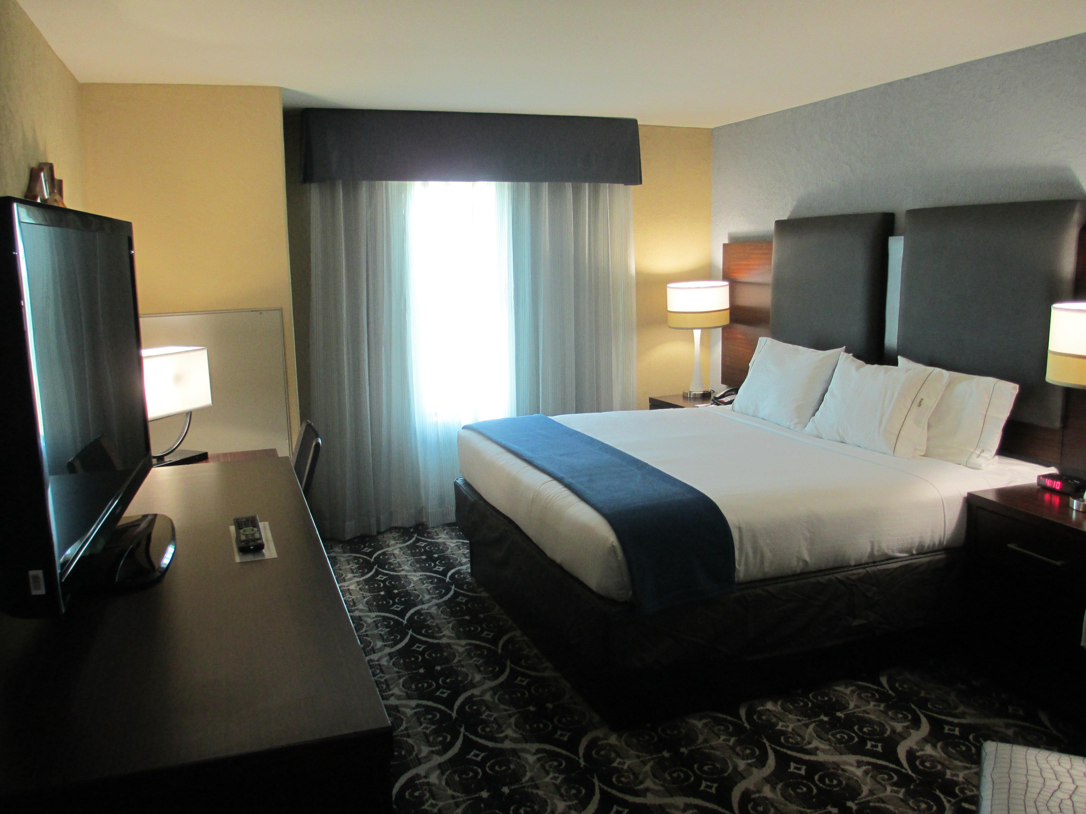 Hotel Express & Kansas Airport By Ihg 3*