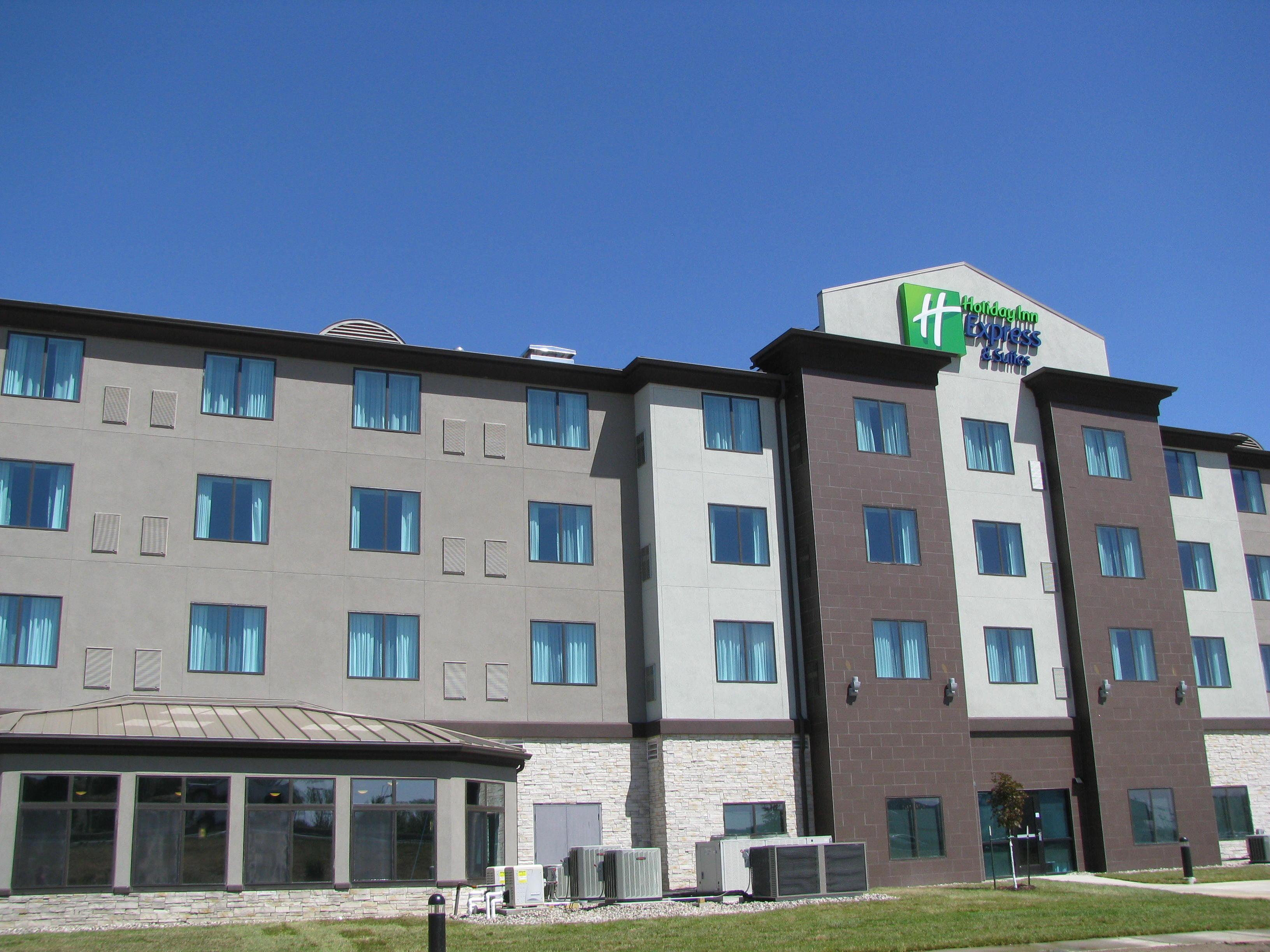 Express & Kansas Airport By Ihg Hotel Kansas City