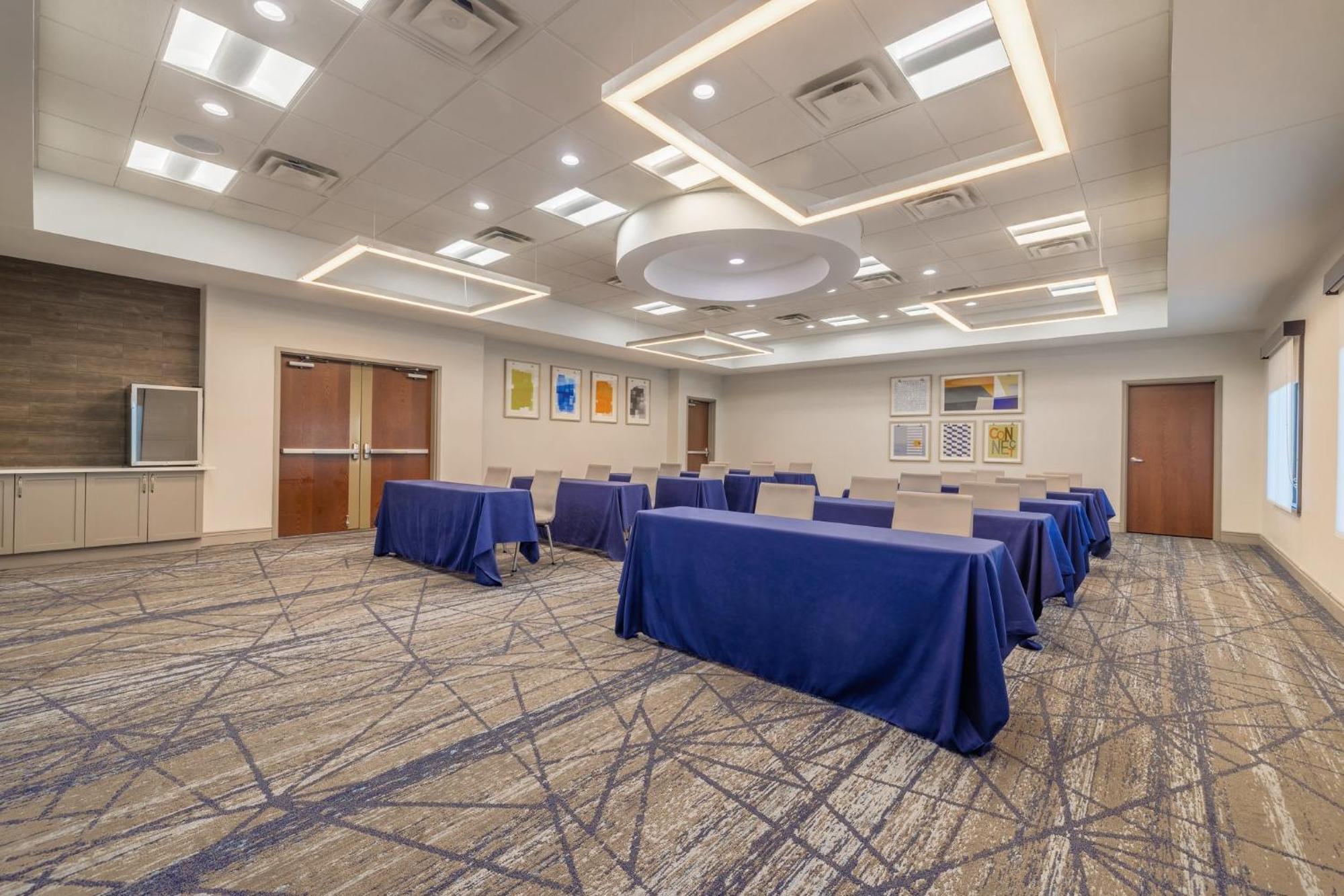 Express & Kansas Airport By Ihg 3* Kansas City