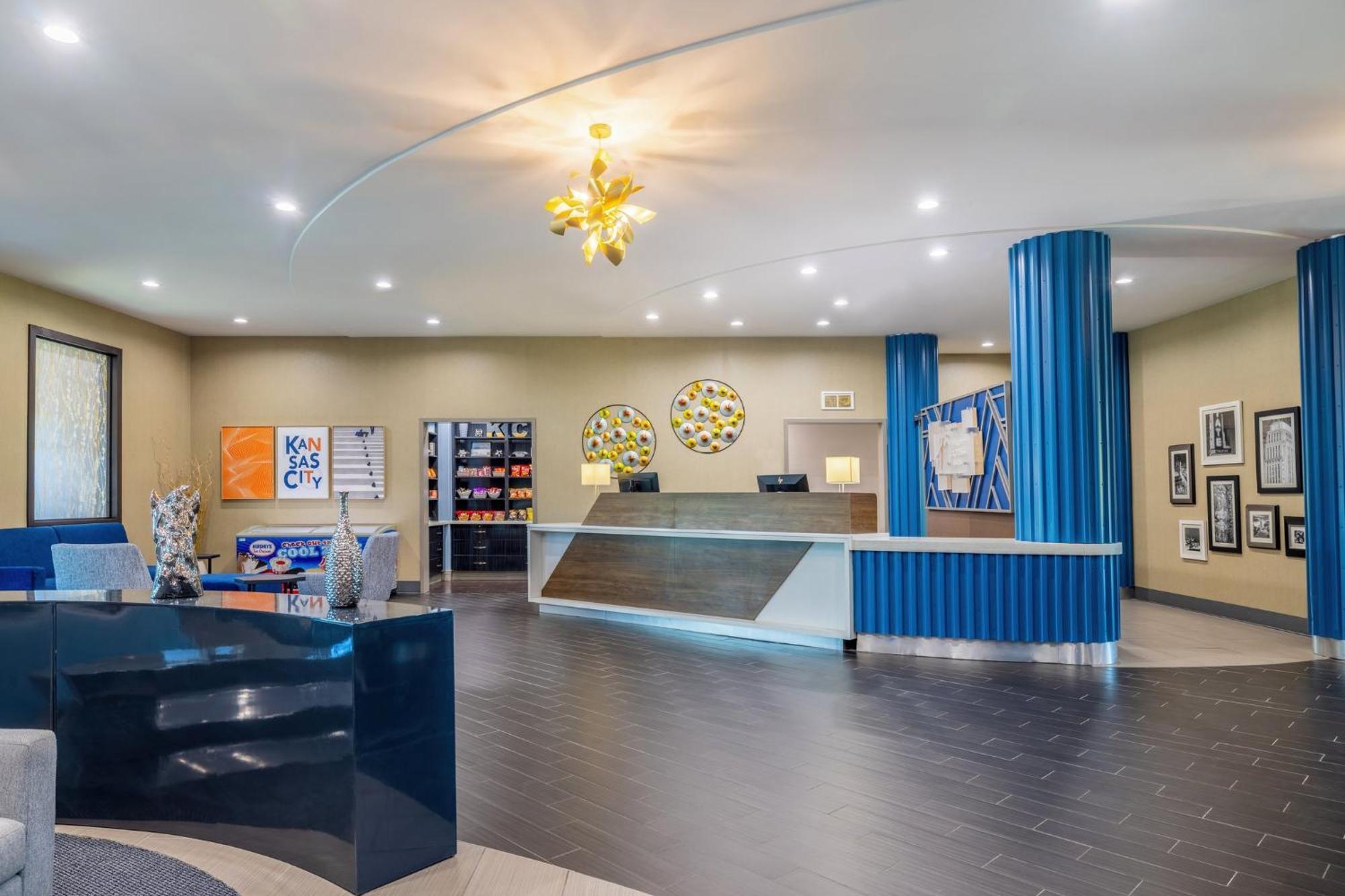 Express & Kansas Airport By Ihg Hotel
