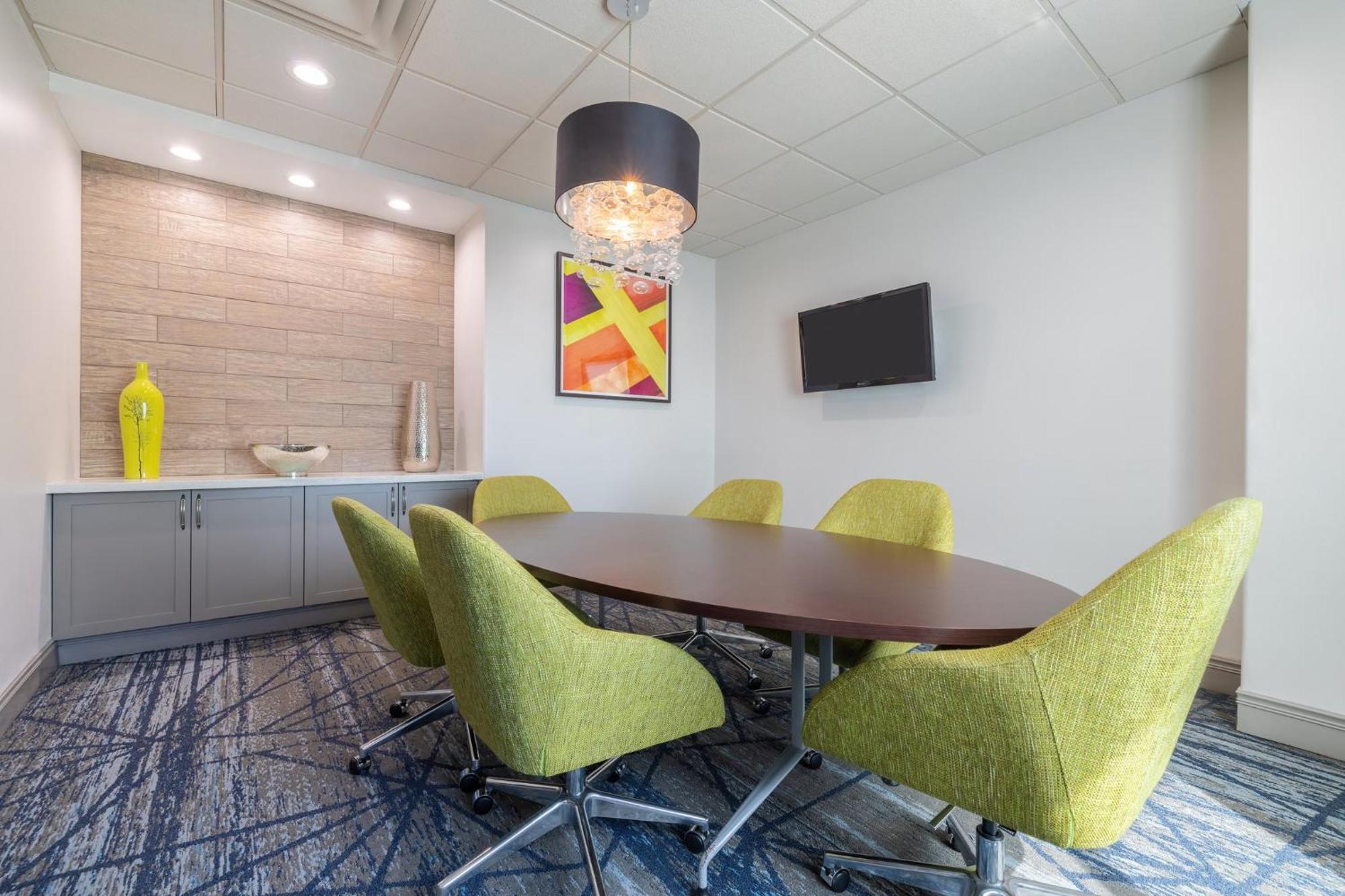 Hotel Express & Kansas Airport By Ihg Kansas City