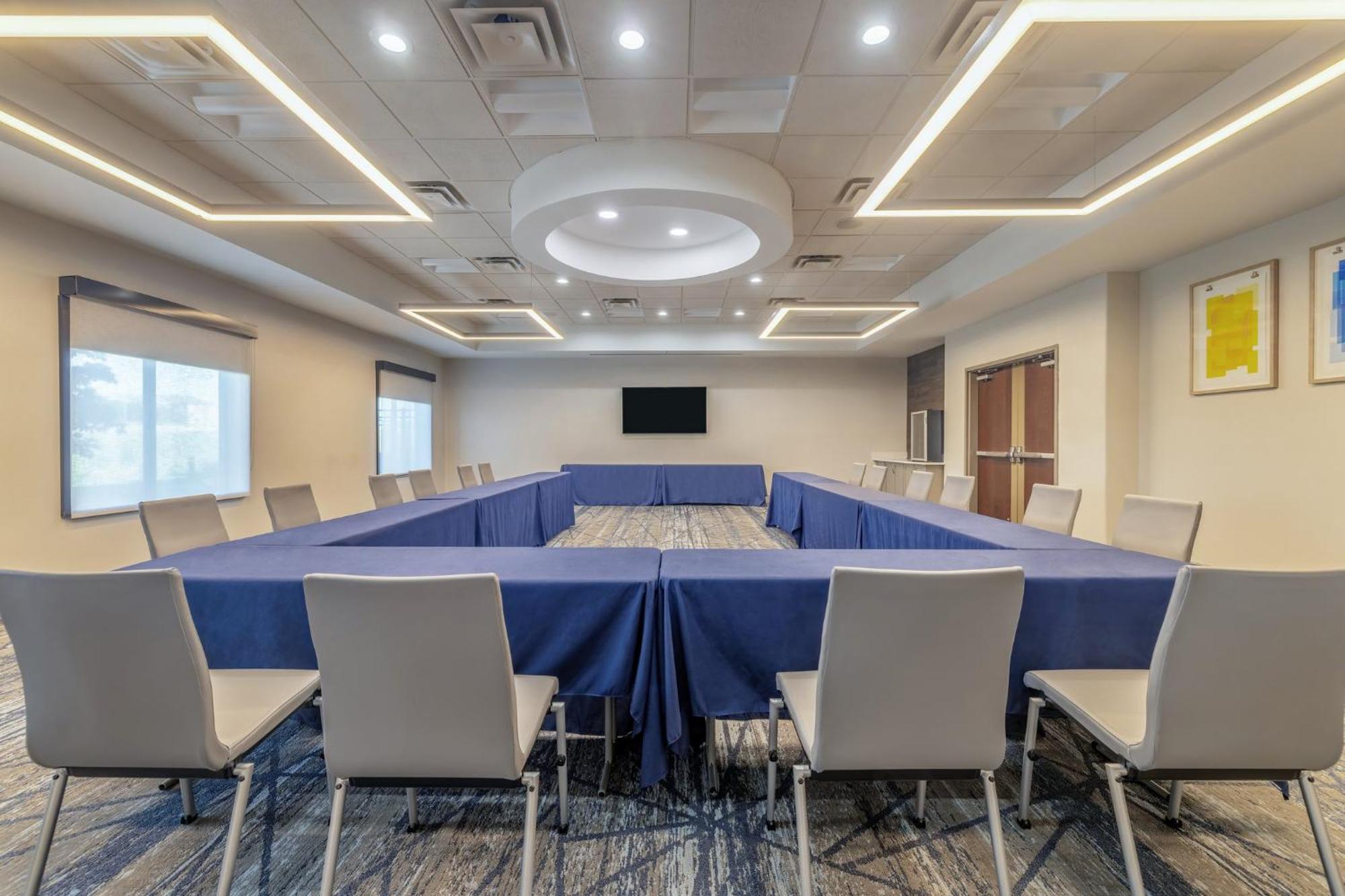 Express & Kansas Airport By Ihg Kansas City