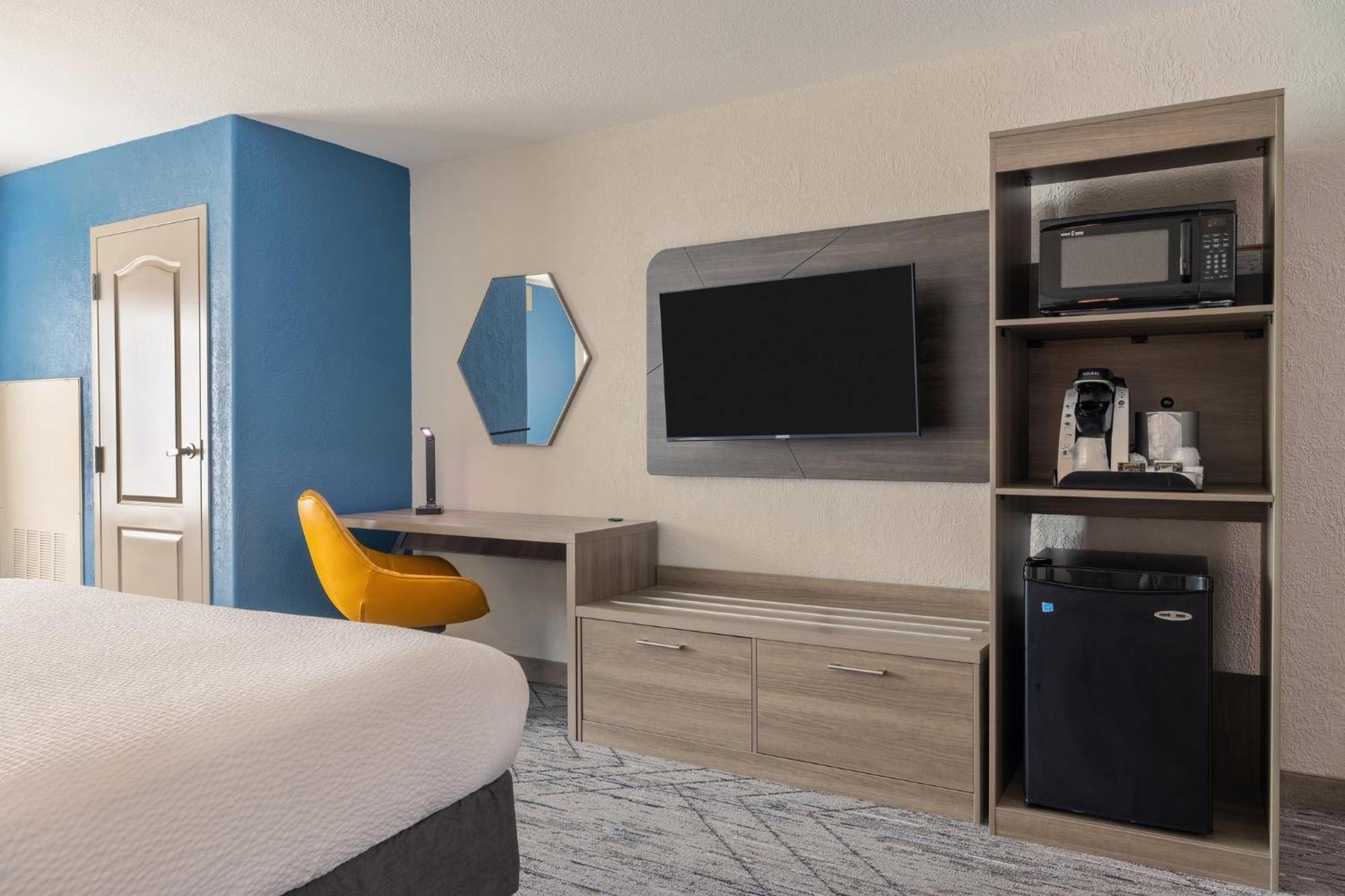 Express & Kansas Airport By Ihg