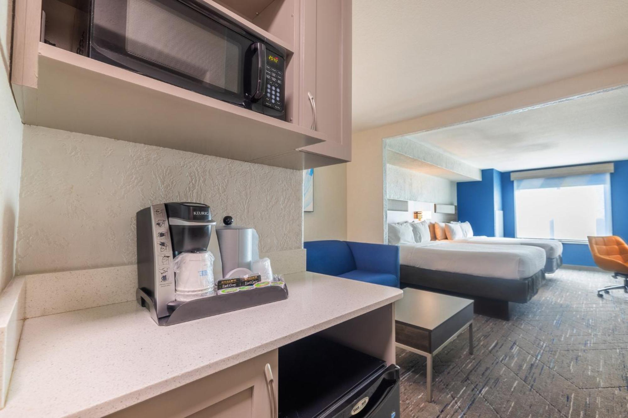 Express & Kansas Airport By Ihg