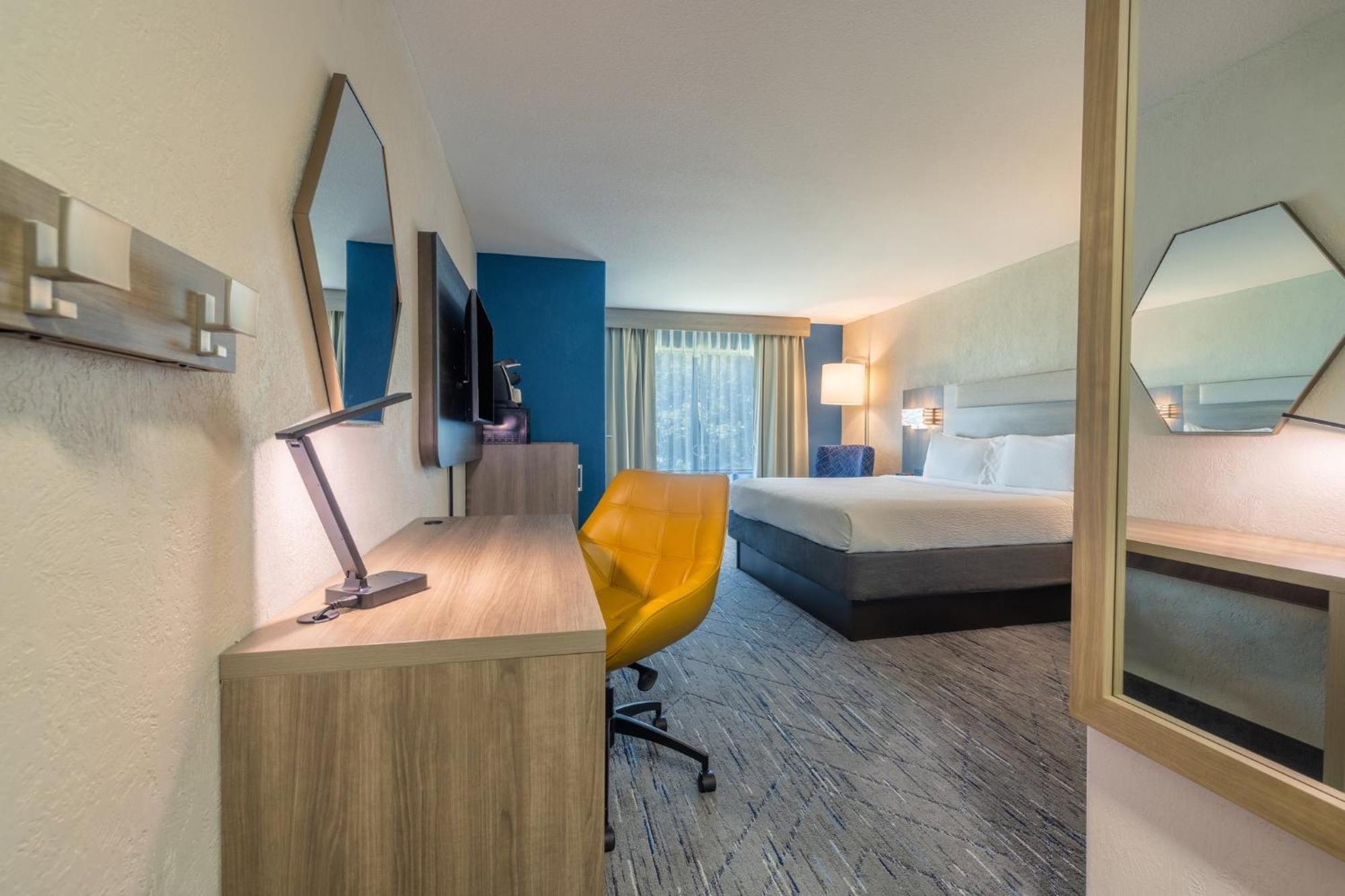 Express & Kansas Airport By Ihg