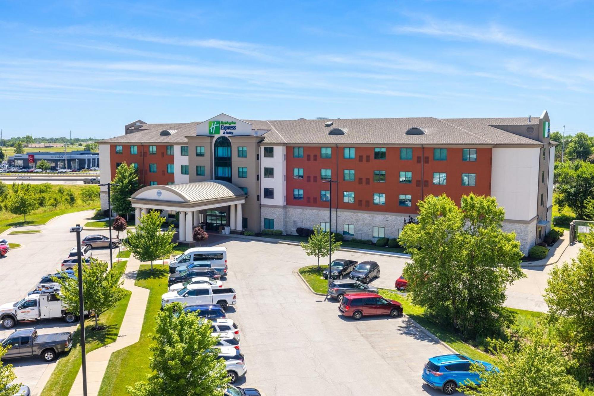Hotel Express & Kansas Airport By Ihg 3*