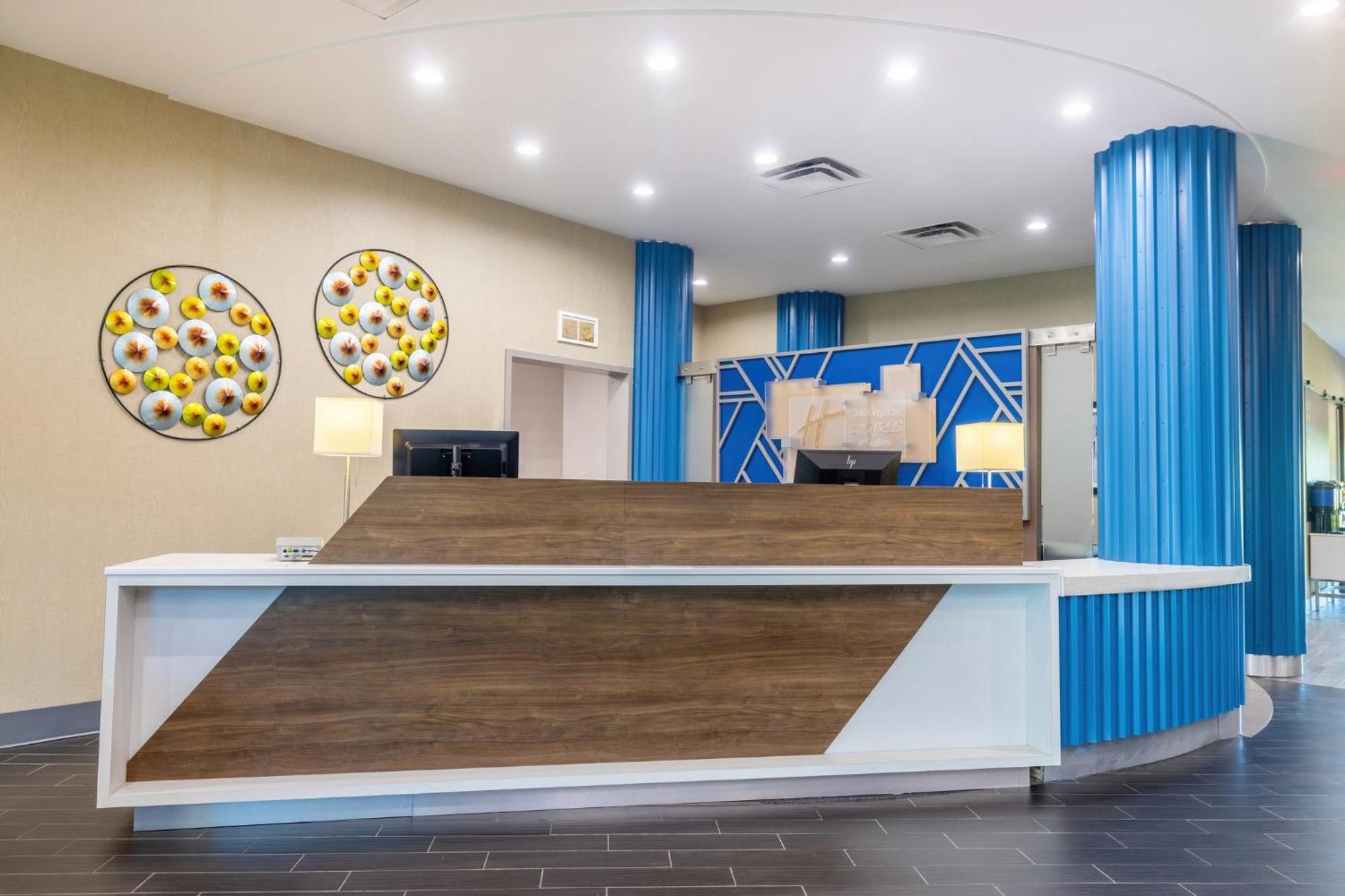 Express & Kansas Airport By Ihg Hotel Kansas City