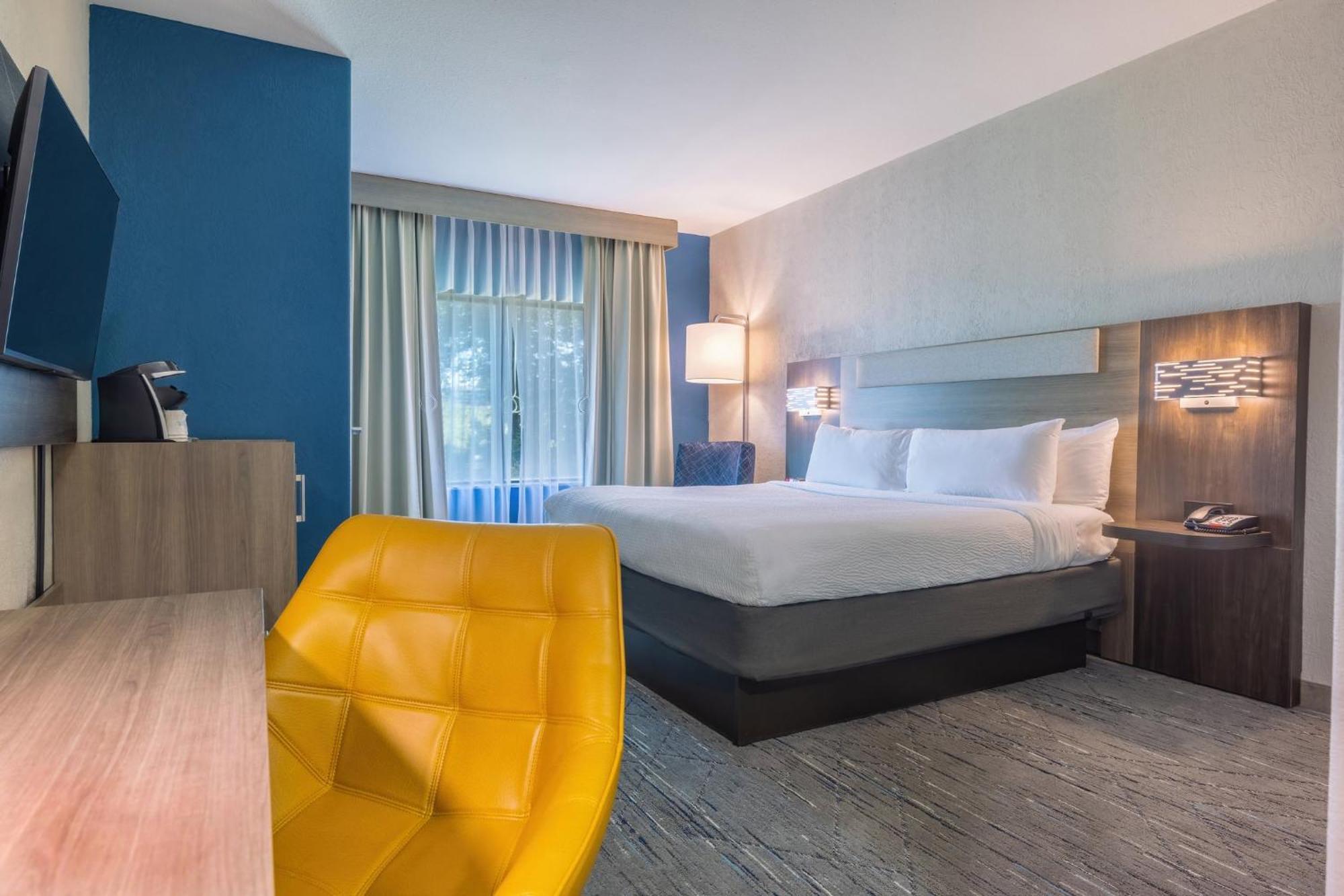 Express & Kansas Airport By Ihg