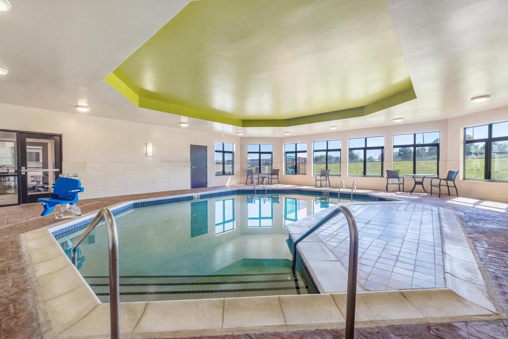 Express & Kansas Airport By Ihg Kansas City