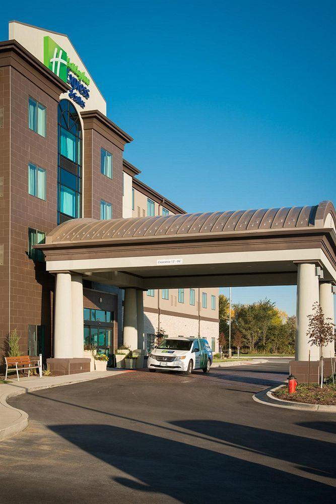 Express & Kansas Airport By Ihg Hotel Kansas City
