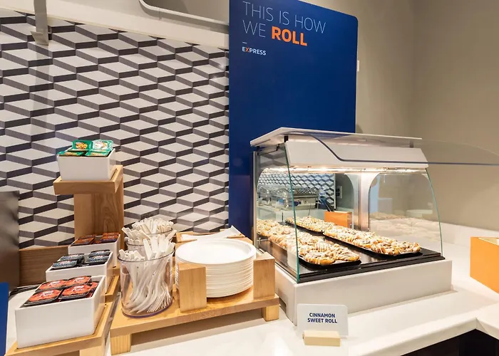 Holiday Inn Express & Suites Kansas City Airport By Ihg