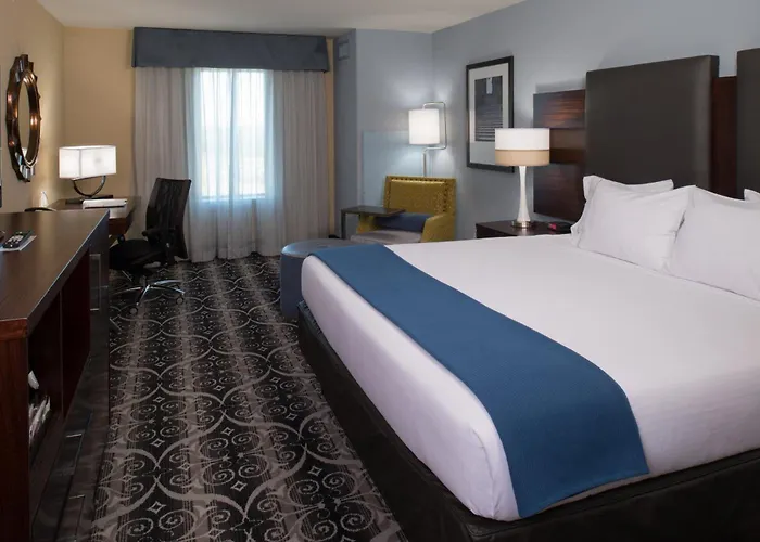 Holiday Inn Express & Suites Kansas City Airport By Ihg